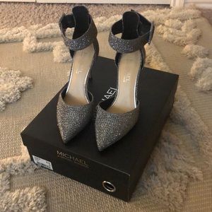 Elegant, sparkly silver 3in. heels!! size 6.5 and only worn once!!